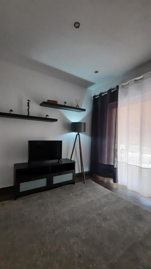 Glyfada Vacation Apt Apartment เอเธนส์ ภายนอก รูปภาพ